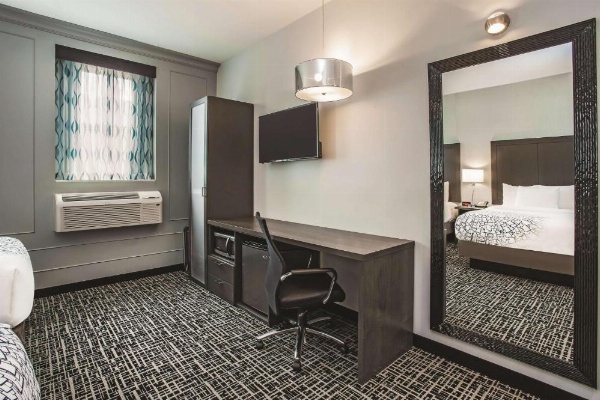 La Quinta by Wyndham Inner Harbor Downtown image 17